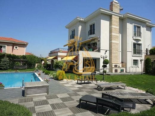 Bayrampaşa'da satılık villa