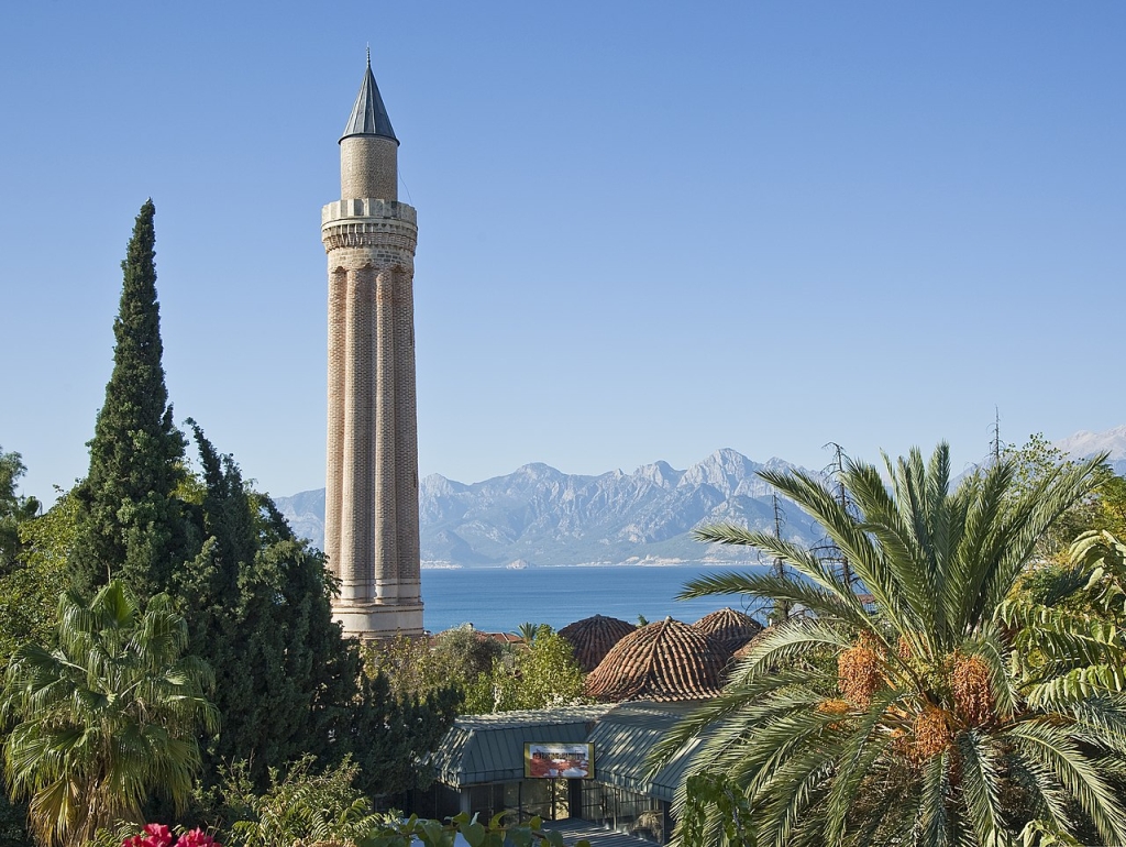 Reasons Makes Foreigners Living In Antalya